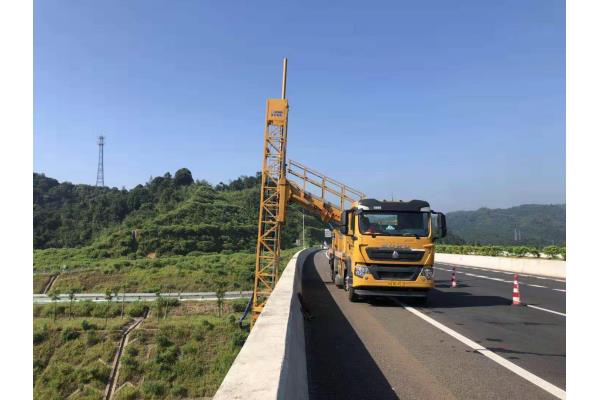 鑫越路桥桥检车出租，全国地区积极投入屡建奇功桥检车出租18米-24米。